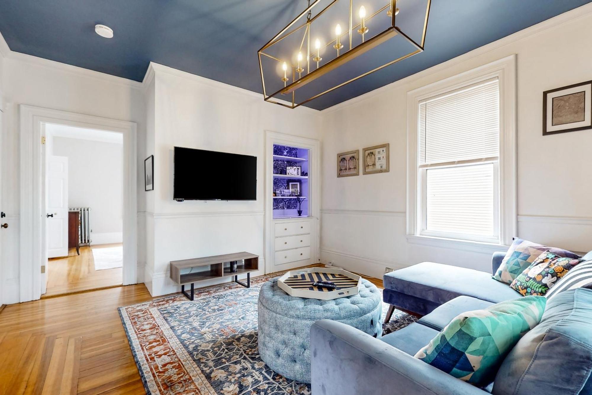 Witchy Modern Apartment Salem Exterior photo