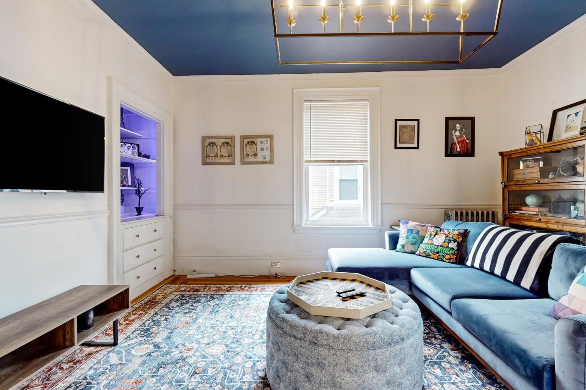 Witchy Modern Apartment Salem Exterior photo