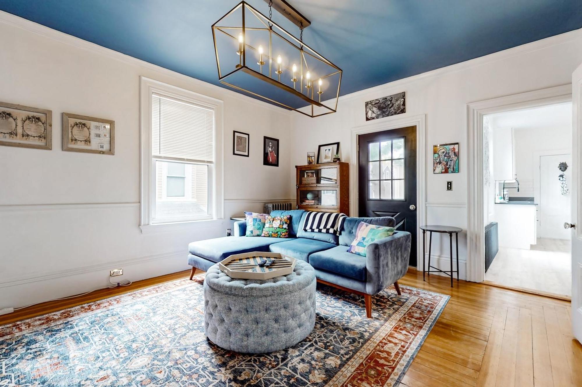 Witchy Modern Apartment Salem Exterior photo